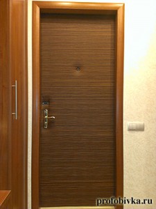 обивка двери в московской квартире