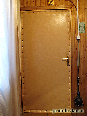 Обивка дверей утепление дверей. Входные деревянные двери: преимущества и уход